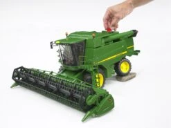 BRUDER 02132 - John Deere Mähdrescher T670i -Kinderspielzeug bruder 02132